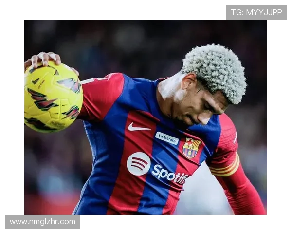 世体：巴萨只有什琴斯尼一个选择，若签约不成会等到冬窗引援